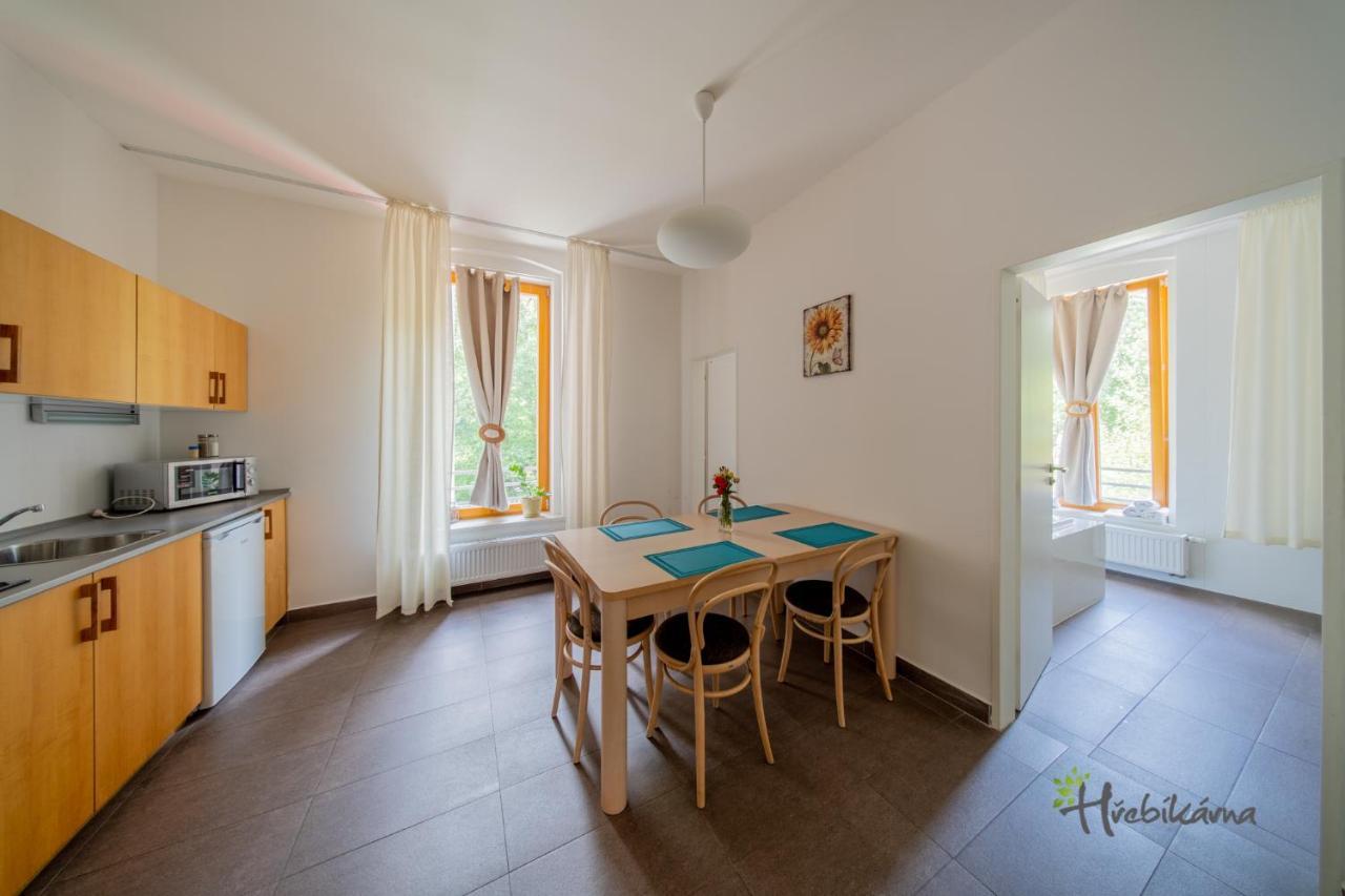 חומוטוב Restaurace A Pension Hrebikarna מראה חיצוני תמונה